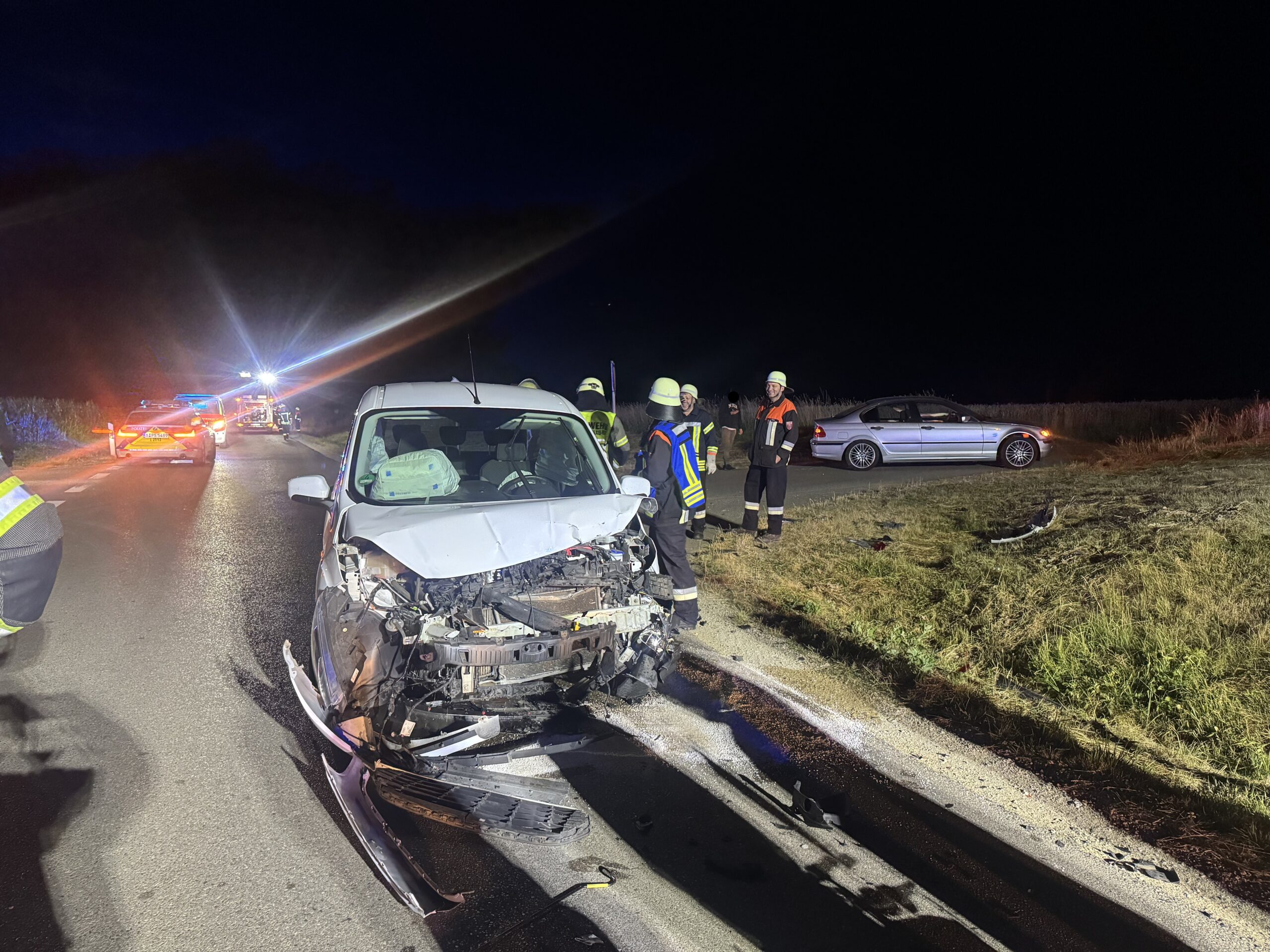 Bild des Unfalls mit zwei betroffenen PKW.